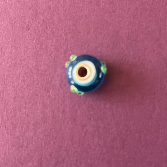 Trollbeads Turquoise/Green Spring Bud bead. TGLBE-10059. - Picture 6 of 6